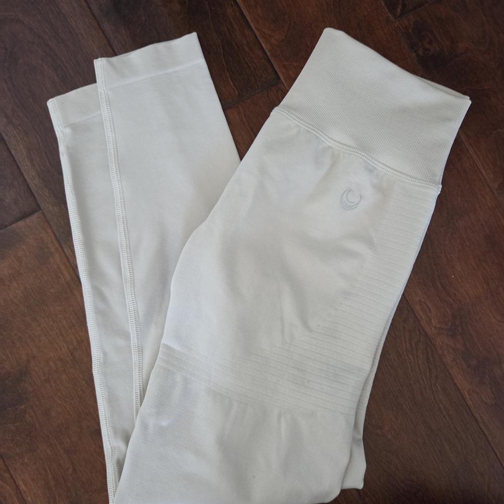 Lazuli Label V Seam Leggings